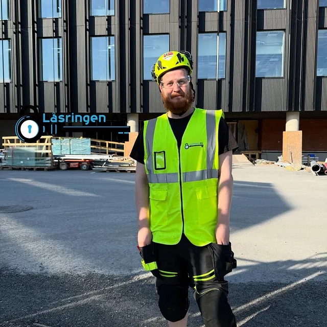 Møntør Simen utenfor Livsvitenskapsbygget