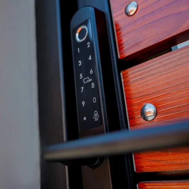 Avansert låssystem på dør
