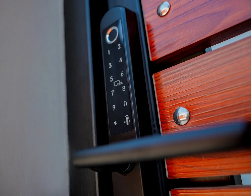 Avansert låssystem på dør